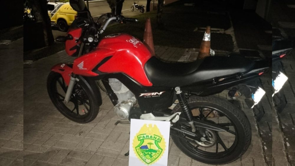 Motociclista foge da PM após empinar moto e é abordado ao perder controle no bairro Morumbi Imagem referente a Motociclista foge da PM após empinar moto e é abordado ao perder controle no bairro Morumbi
