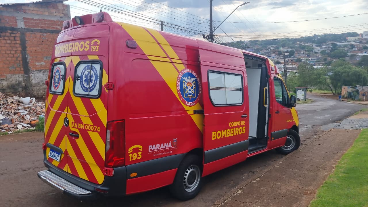 Mulher fica ferida após cair de moto ao atropelar cachorro em Cascavel