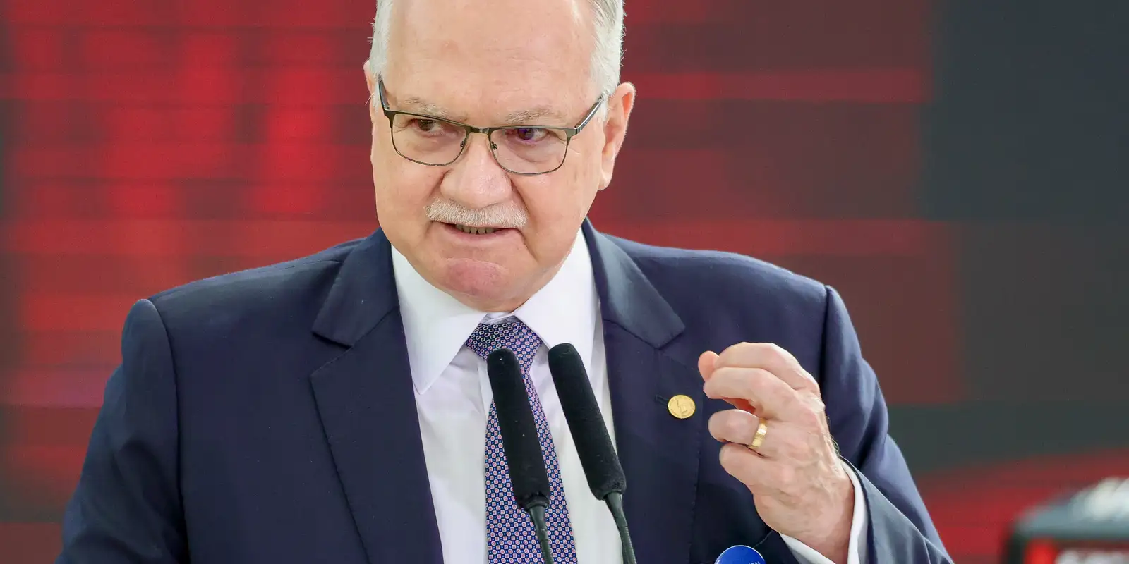 Imagem referente a Fachin dá 5 dias para Mendonça e Gonet responderem acusação de Moraes