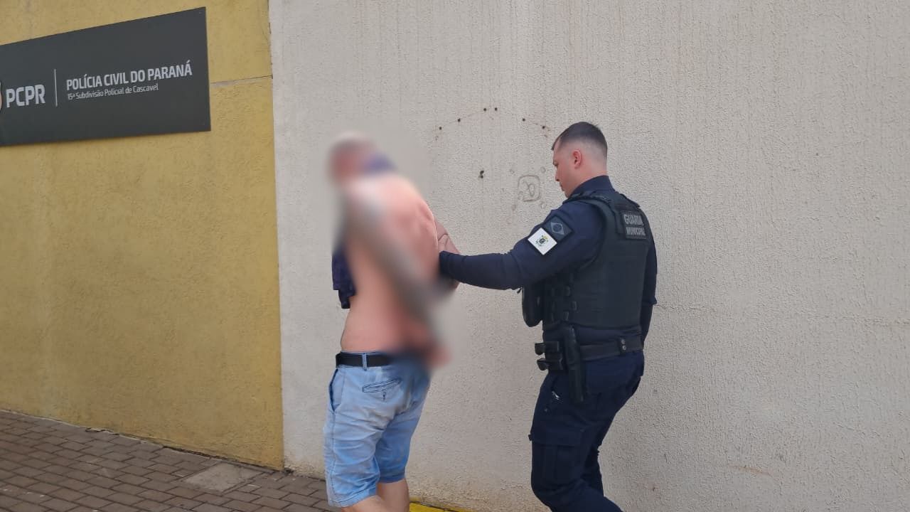 Homem é detido após arrombar casa da ex-companheira e causar violência patrimonial em Cascavel