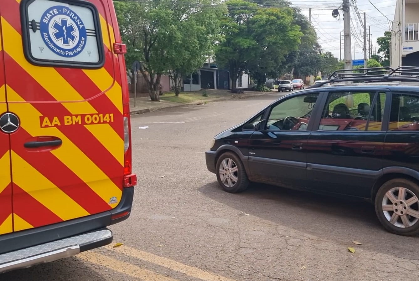 Mulher é atropelada por Zafira na Rua Rio da Paz, em Cascavel