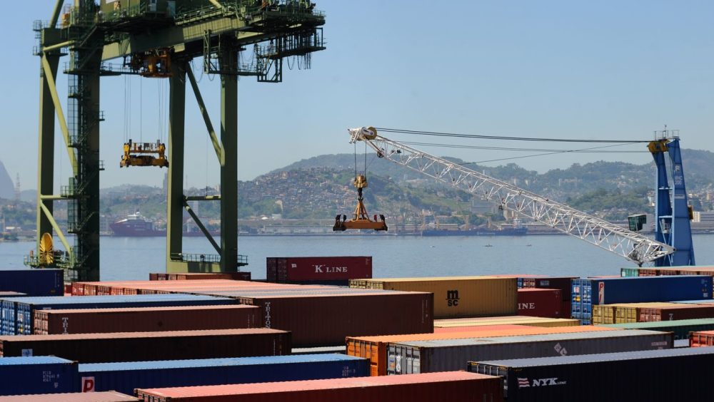 Balança comercial tem superávit de US$ 7,4 bilhões em agosto Imagem referente a Balança comercial tem superávit de US$ 7,4 bilhões em agosto
