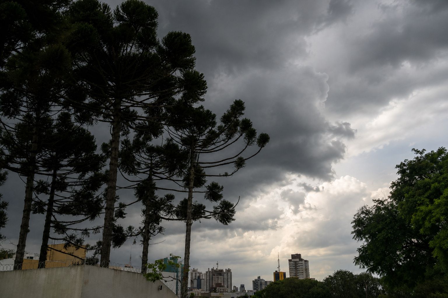 Imagem referente a Temporal em Cascavel muda de cenário, mas chuva e tempestade ainda podem ocorrer nesta sexta