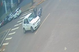Veja carro da prefeitura de Cascavel furando preferencial e provocando acidente Veja carro da prefeitura de Cascavel furando preferencial e provocando acidente