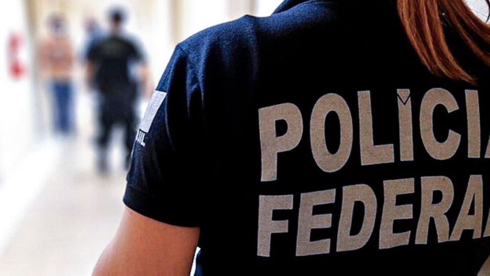 PF faz operação contra fraudes no registro de armas de colecionadores Imagem referente a PF faz operação contra fraudes no registro de armas de colecionadores