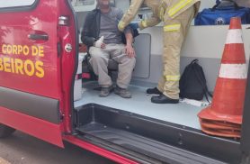 Homem sofre laceração e fratura em queda de moto no Centro de Cascavel Homem sofre laceração e fratura em queda de moto no Centro de Cascavel
