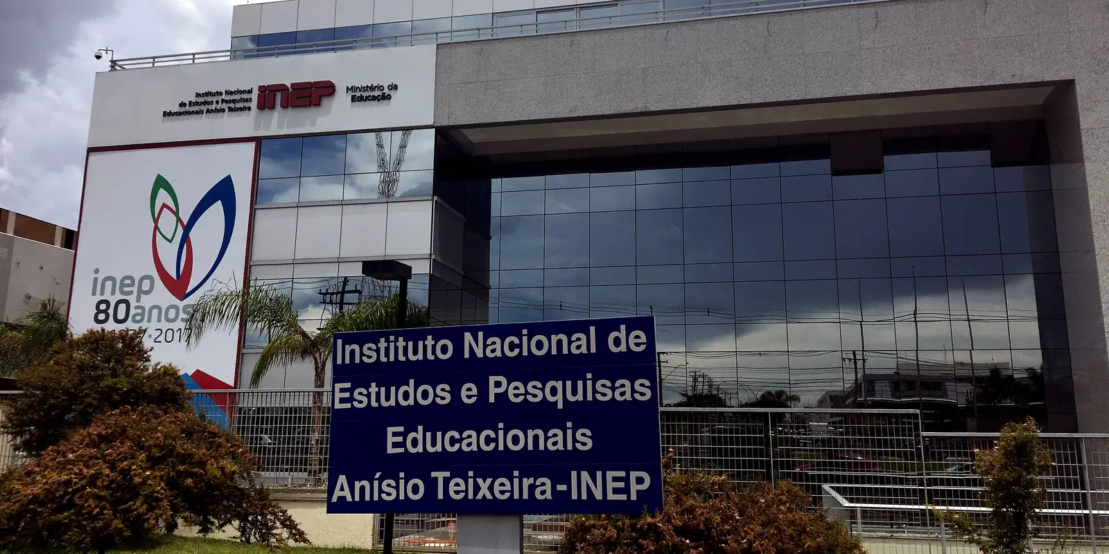 Imagem referente a Cartões de inscrição no Enamed e Revalida estão disponíveis