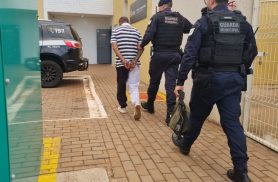 Usuário de drogas é detido após descumprir medida protetiva contra a própria mãe de criação Usuário de drogas é detido após descumprir medida protetiva contra a própria mãe de criação
