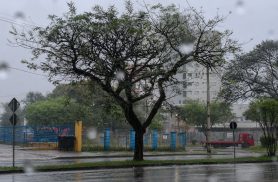 Feriadão da Independência começa com chuva, frio e risco de tempestades em Cascavel