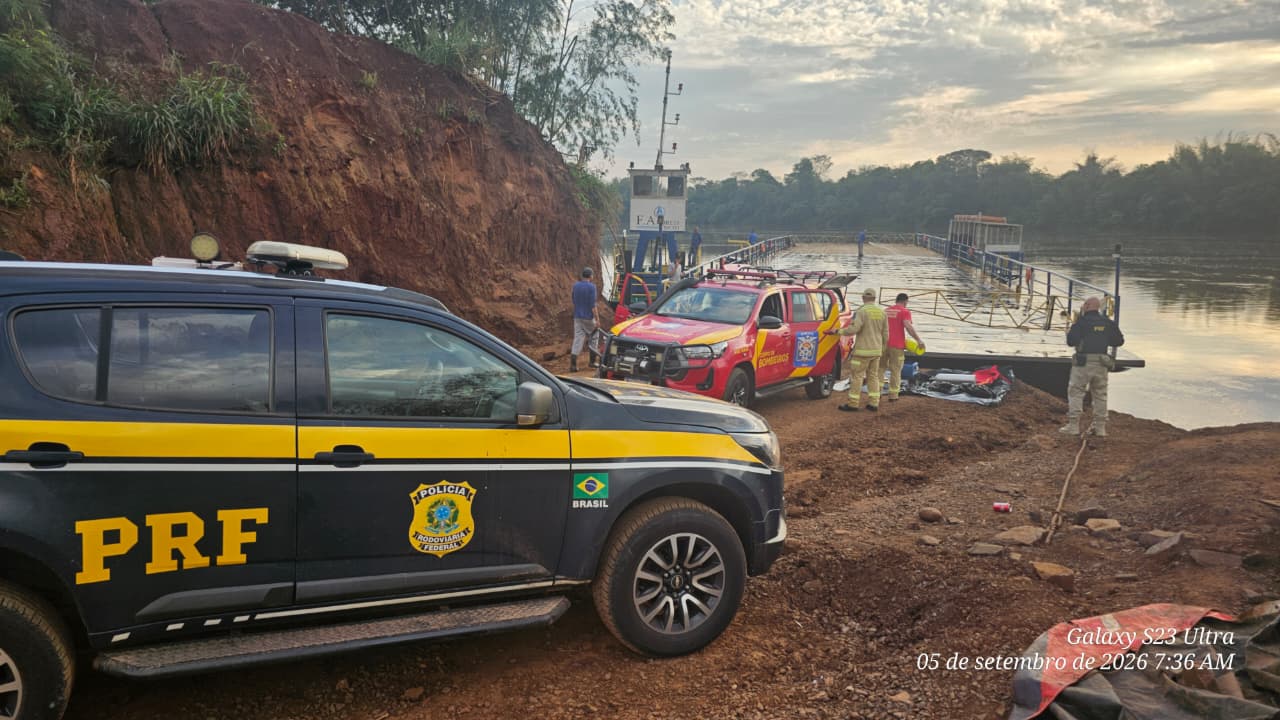 Veículo cai no Rio Piquiri e ponte é interditada; motorista ainda não foi encontrado
