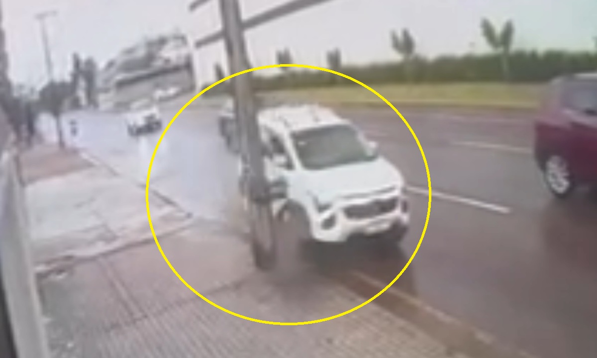 Vídeo mostra taxista batendo em poste após passar mal ao volante no Centro de Cascavel