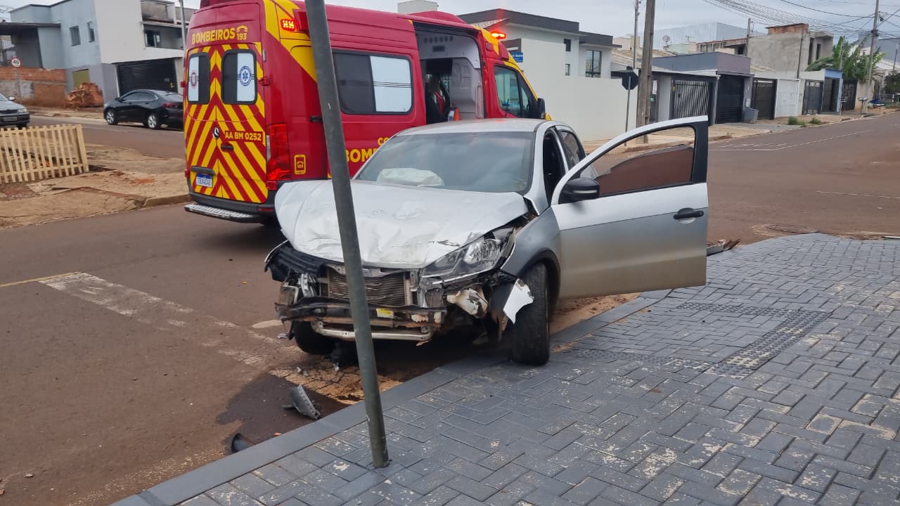 Acidente entre Gol e Focus deixa criança ferida no Bairro Esmeralda