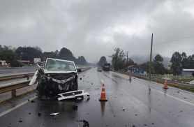 Colisão traseira na BR-376 deixa mulher de 56 anos gravemente ferida em Tibagi