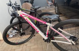 Duas bicicletas são furtadas durante a madrugada no bairro Santa Cruz, em Cascavel Duas bicicletas são furtadas durante a madrugada no bairro Santa Cruz, em Cascavel