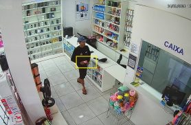 Ladrão se passa por cliente e esconde celular furtado dentro da cueca