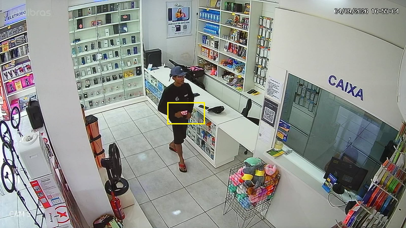 Ladrão se passa por cliente e esconde celular furtado dentro da cueca