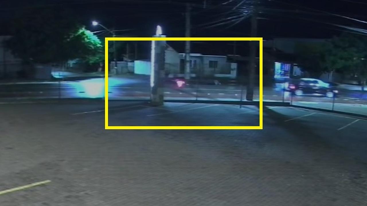 Câmera flagra motociclista caindo e populares correndo para socorrê-lo em acidente no Esmeralda
