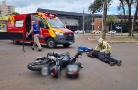 Motociclista é vítima de forte colisão no Centro de Cascavel Motociclista é vítima de forte colisão no Centro de Cascavel