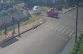 Câmera flagra batida forte entre Saveiro e Fiesta no Periolo