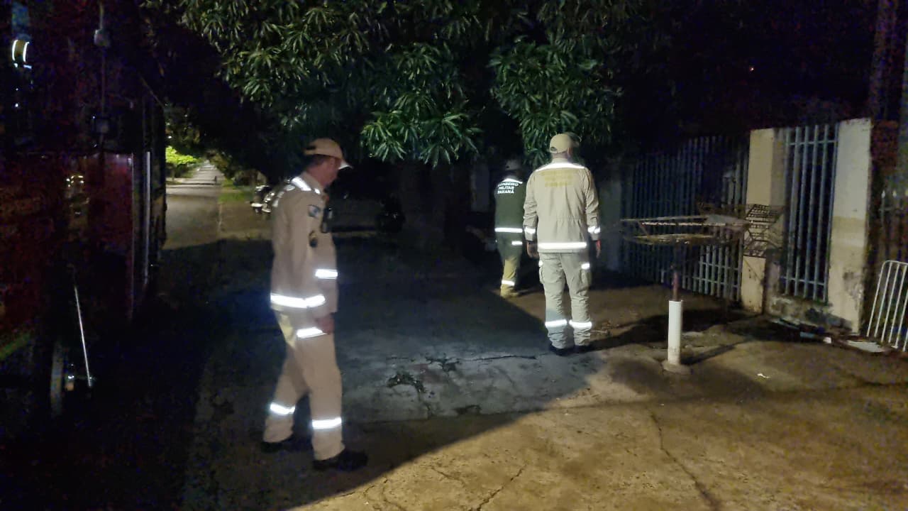 Cachorro invade casa e mobiliza bombeiros durante a noite no Bairro Coqueiral