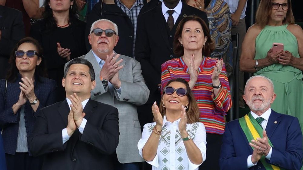 Começa o desfile cívico-militar do Dia da Independência em Brasília Imagem referente a Começa o desfile cívico-militar do Dia da Independência em Brasília