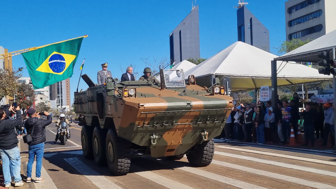 Desfile de 7 de Setembro reúne cerca de 14 mil participantes em Cascavel