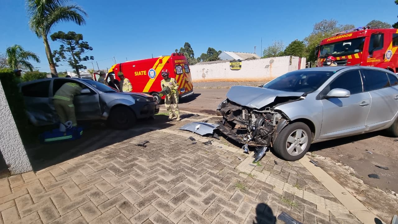 Forte pancada entre Ka e Fluence deixa feridos no Parque São Paulo