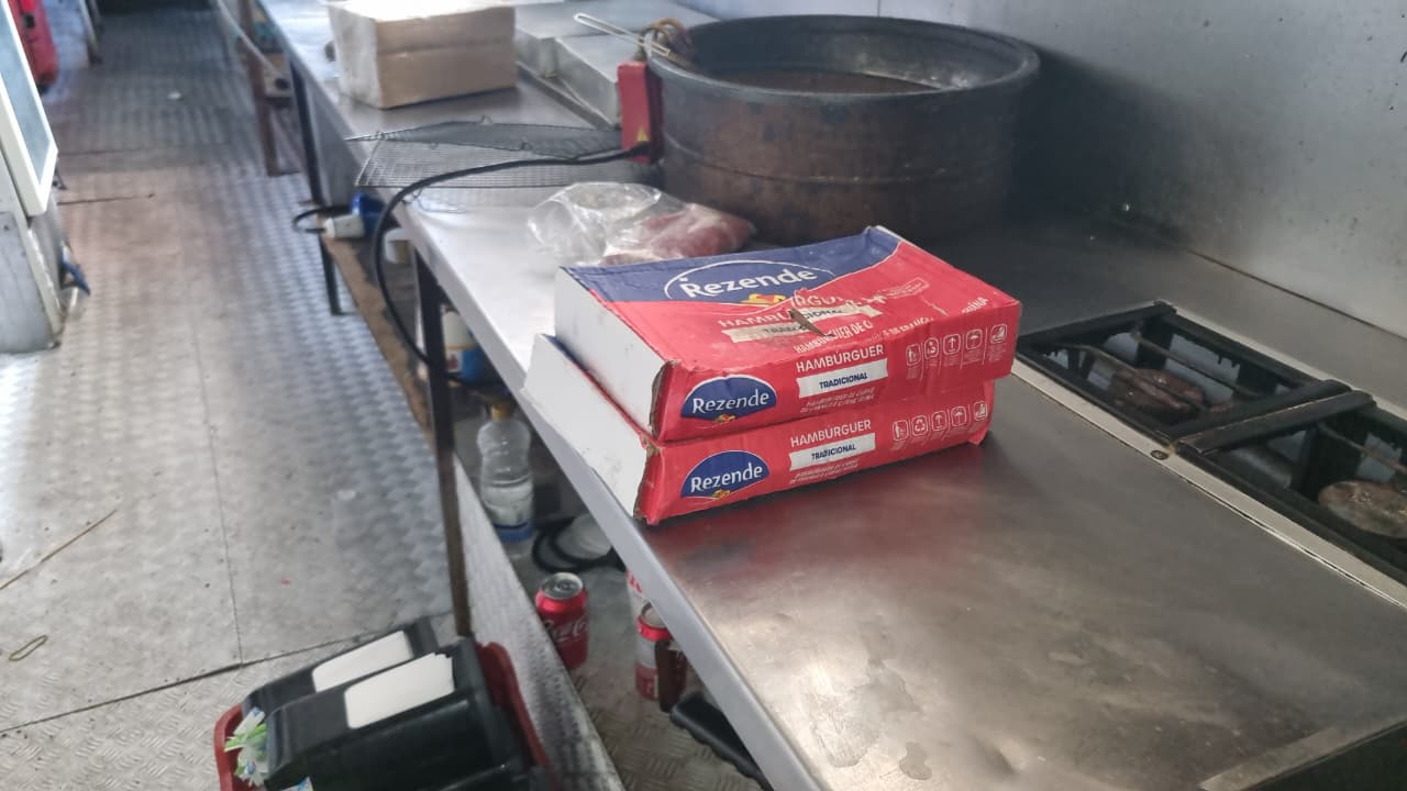 Trailer de lanches é alvo de arrombamento no Centro de Cascavel
