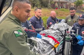 Acidente entre moto e caminhão deixa vítima ferida em Almirante Tamandaré