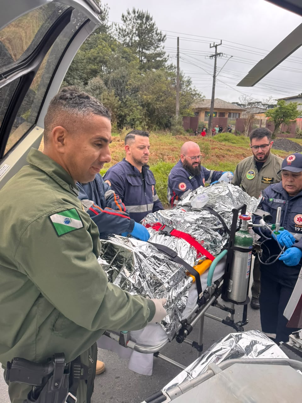 Acidente entre moto e caminhão deixa vítima ferida em Almirante Tamandaré