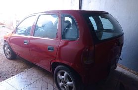Corsa de placas AHK-9599 é furtado no bairro Santos Dumont