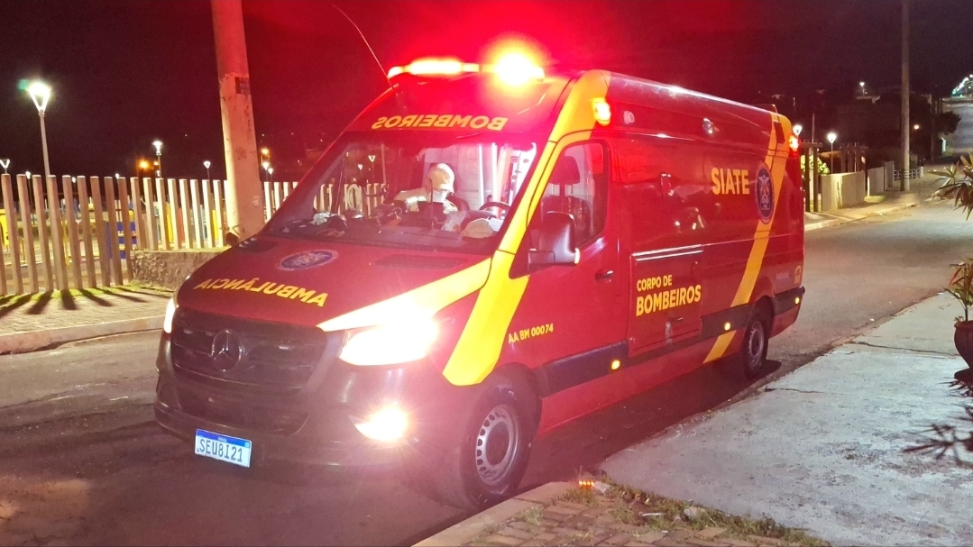 Vidro de janela quebra e homem fica ferido no Pacaembu, em Cascavel