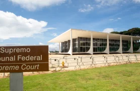 Ex-ministros do STF pedem apuração rigorosa da "mais aguda crise"