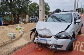 Palio Weekend e Cobalt se envolvem em forte colisão na Avenida das Torres Palio Weekend e Cobalt se envolvem em forte colisão na Avenida das Torres