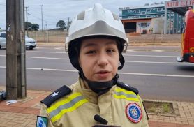 Aspirante Sarah explica atendimento a acidente com três veículos na Avenida Carlos Gomes Aspirante Sarah explica atendimento a acidente com três veículos na Avenida Carlos Gomes