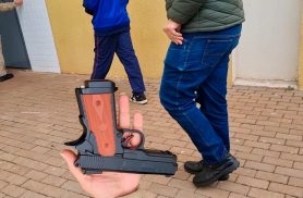 Adolescente é detido com simulacro dentro de escola em Cascavel