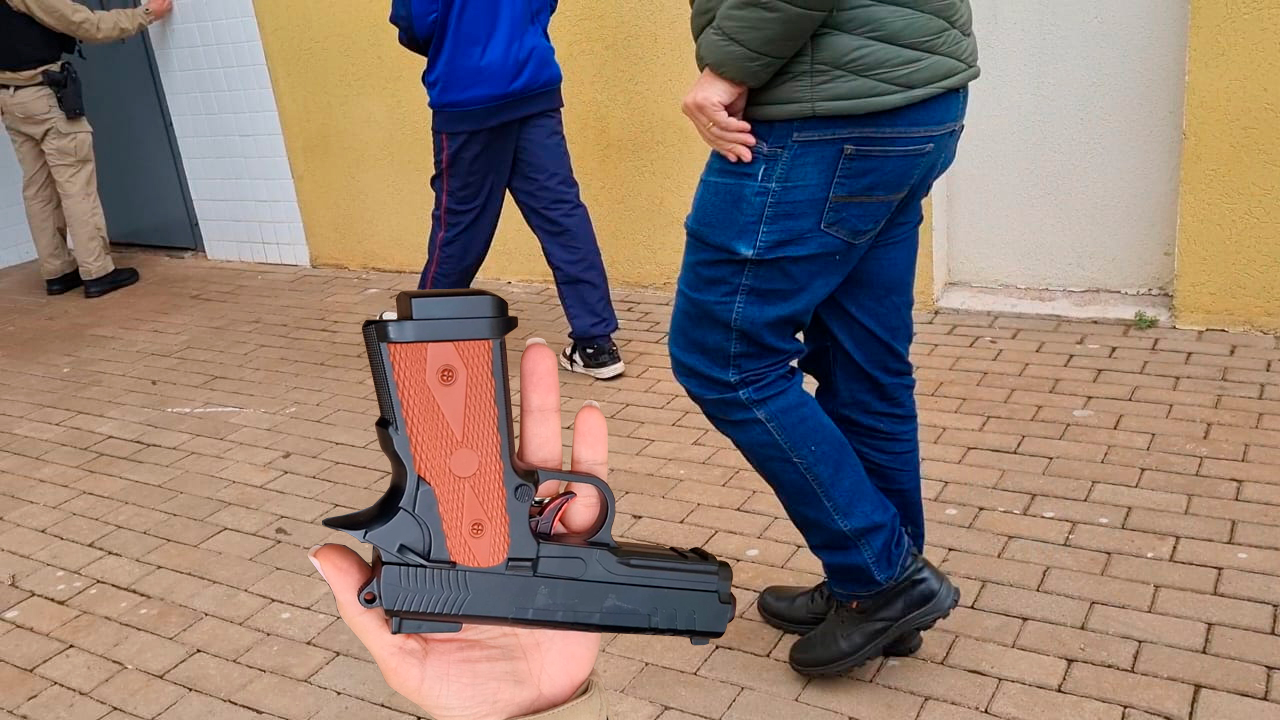Adolescente é detido com simulacro dentro de escola em Cascavel