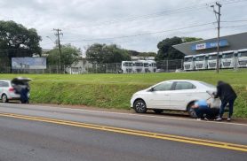 Batida traseira envolve SpaceFox e Prisma na BR-277, em Cascavel
