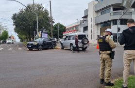 Acidente entre Galloper e Fastback mobiliza PM no Centro de Cascavel