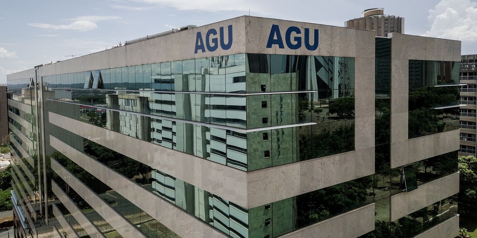 Imagem referente a AGU pede suspensão imediata do afastamento de diretor-geral da PF