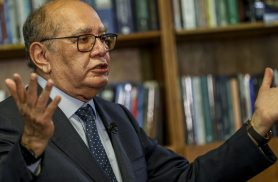 Mendes cita desequilíbrio eleitoral em afastamento de diretores da PF Mendes cita desequilíbrio eleitoral em afastamento de diretores da PF