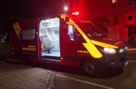 Homem de 57 anos fica ferido ao atingir Corolla na esquina das ruas Veneza e Itália, em Cascavel