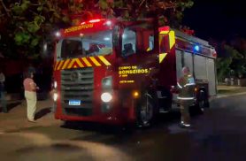 Bombeiros são acionados para incêndio em residência, mas encontram morador queimando entulho no Periolo