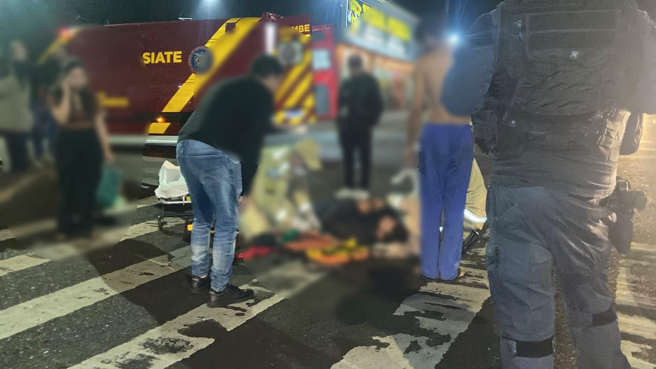 Carro muda de faixa, atinge motociclista de 30 anos e mobiliza o Siate no Bairro Periolo, em Cascavel