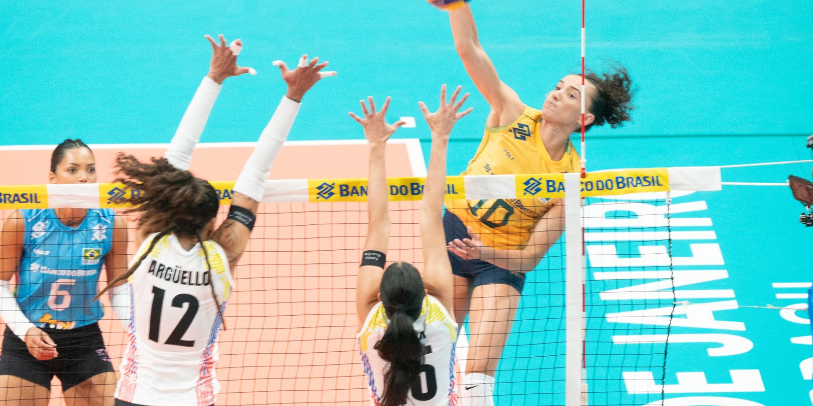 Imagem referente a Brasil supera Venezuela em estreia no Sul-Americano de vôlei feminino