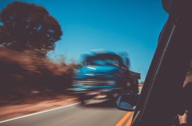 Velocidade fascina, mas no trânsito ela precisa conhecer seus limites Velocidade fascina, mas no trânsito ela precisa conhecer seus limites