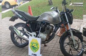 Fiscalização de trânsito recolhe motocicleta irregular em Pato Branco