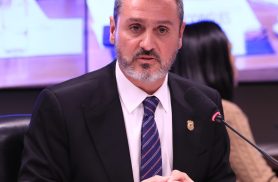 Dino determina reintegração de Andrei Rodrigues no comando da PF