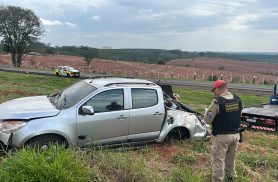 Caminhonete sai da pista e motorista fica ferido na PRC-272, em Iporã