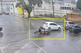 Veja motociclista escorregando antes de acidente no Centro de Cascavel